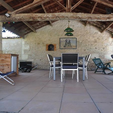 Le Hangar Saint-Jean-dʼAngély Екстериор снимка